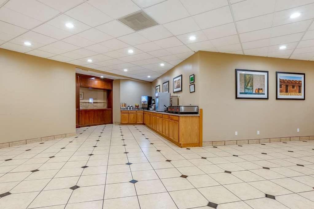 Clarion Inn & Suites, Розуелл Екстер'єр фото