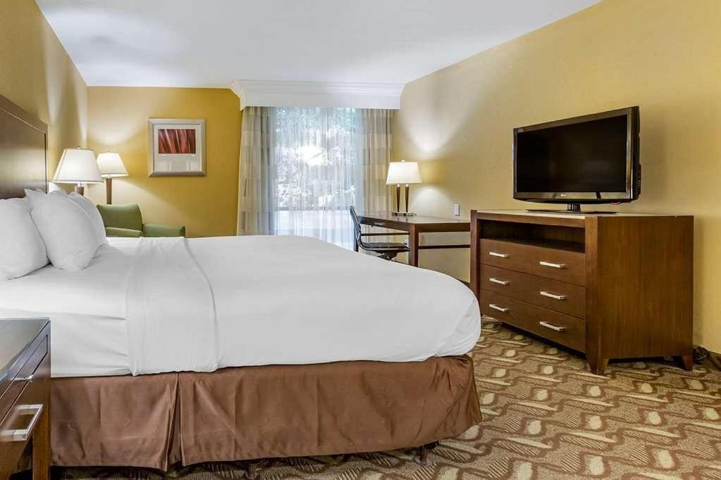 Clarion Inn & Suites, Розуелл Екстер'єр фото