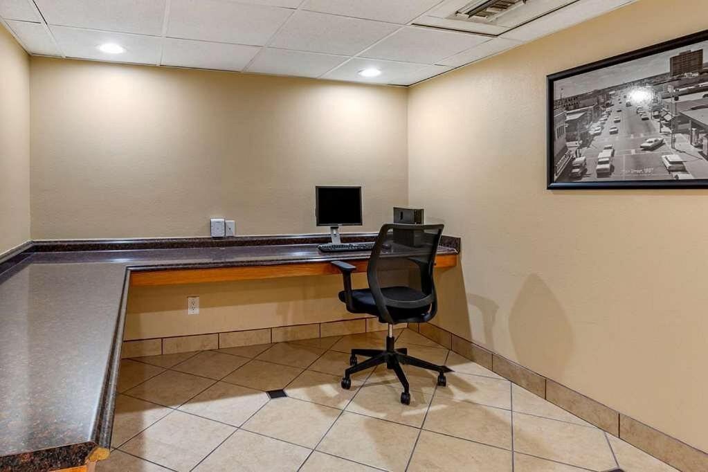 Clarion Inn & Suites, Розуелл Екстер'єр фото