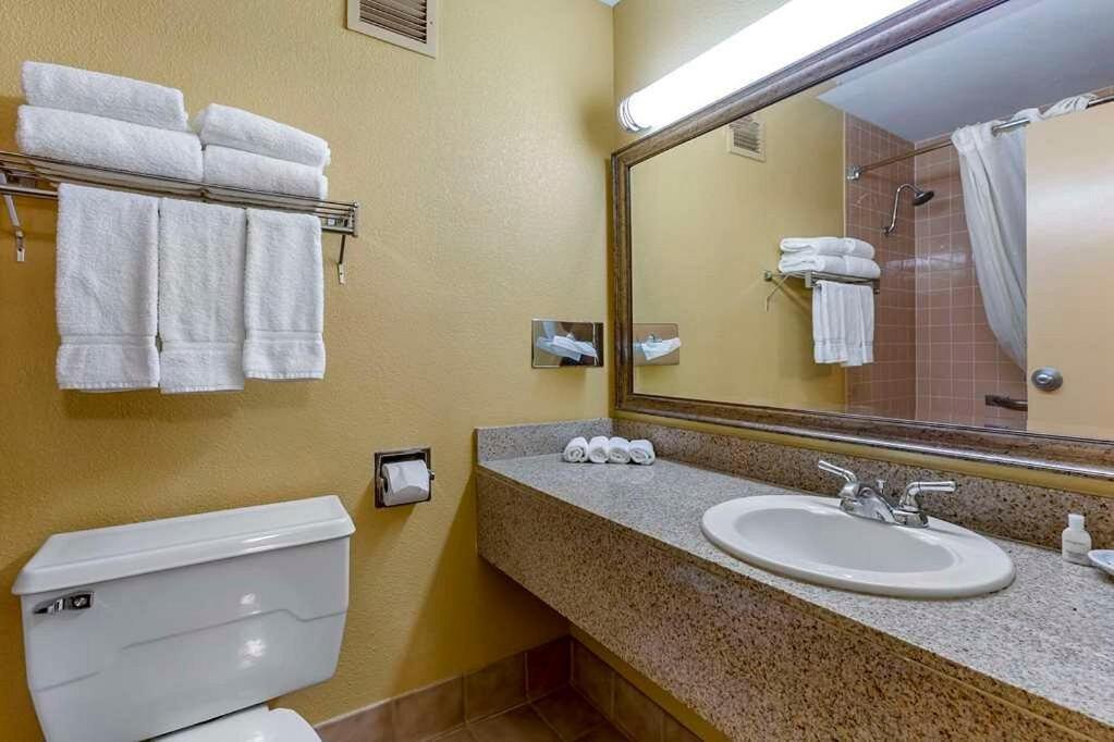 Clarion Inn & Suites, Розуелл Екстер'єр фото