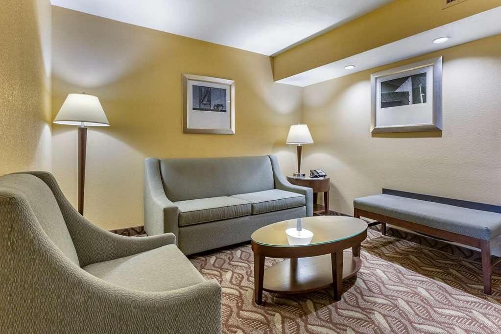 Clarion Inn & Suites, Розуелл Екстер'єр фото
