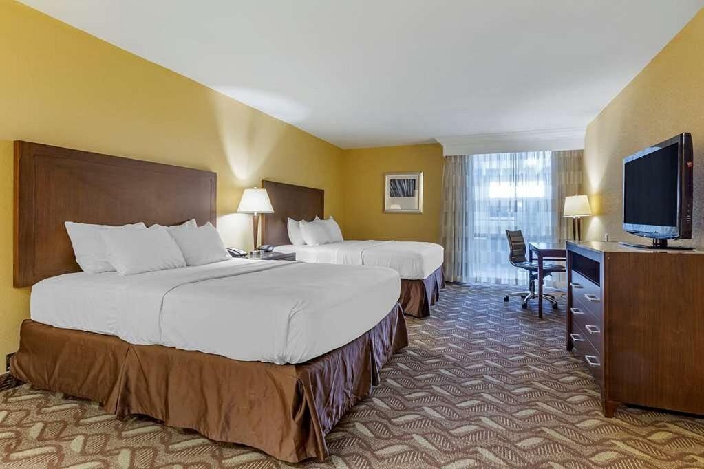 Clarion Inn & Suites, Розуелл Екстер'єр фото